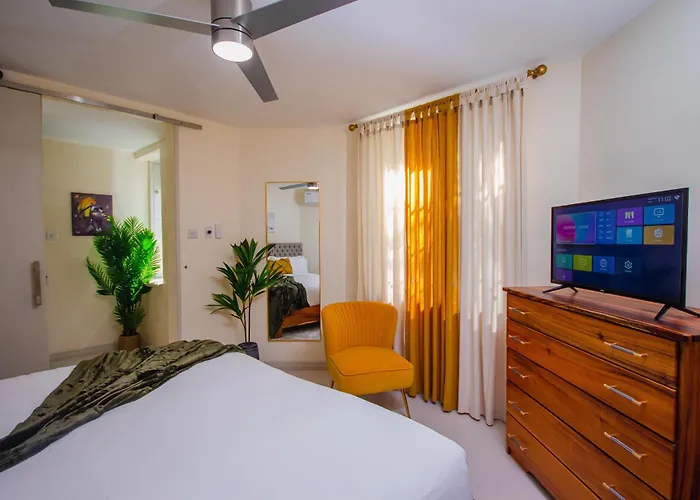 Apartamento Heart Of Ocho Rios-free Acess-king Bed-pool-free Parking-gated Complex-free Wifi 150mbps *