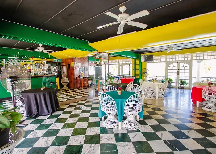 Heart Of Ocho Rios-free Acess-king Bed-pool-free Parking-gated Complex-free Wifi 150mbps