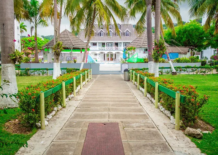 Apartamento Heart Of Ocho Rios-free Acess-king Bed-pool-free Parking-gated Complex-free Wifi 150mbps