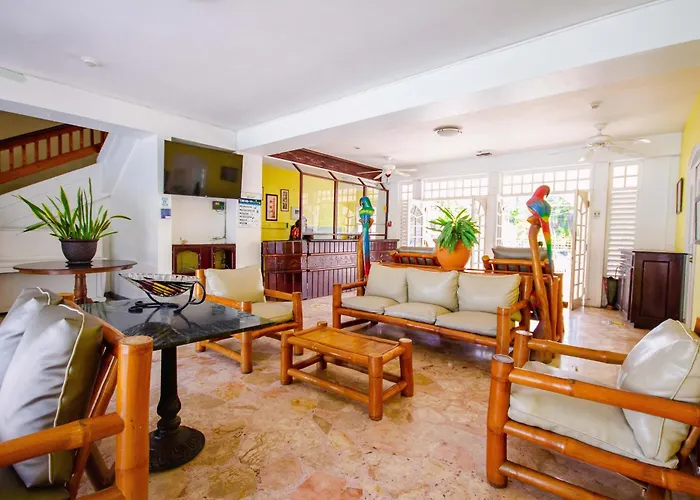 Heart Of Ocho Rios-free Acess-king Bed-pool-free Parking-gated Complex-free Wifi 150mbps Ocho Ríos