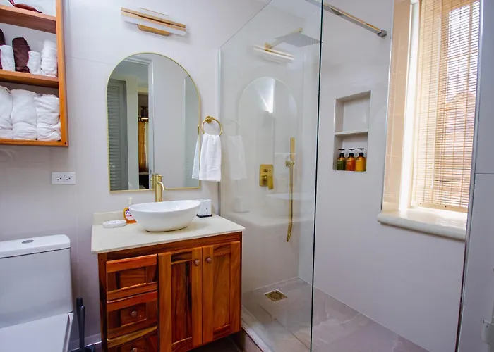 Heart Of Ocho Rios-free Acess-king Bed-pool-free Parking-gated Complex-free Wifi 150mbps * Ocho Ríos